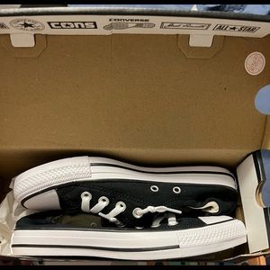 Women’s Size 7 Converse sneakers